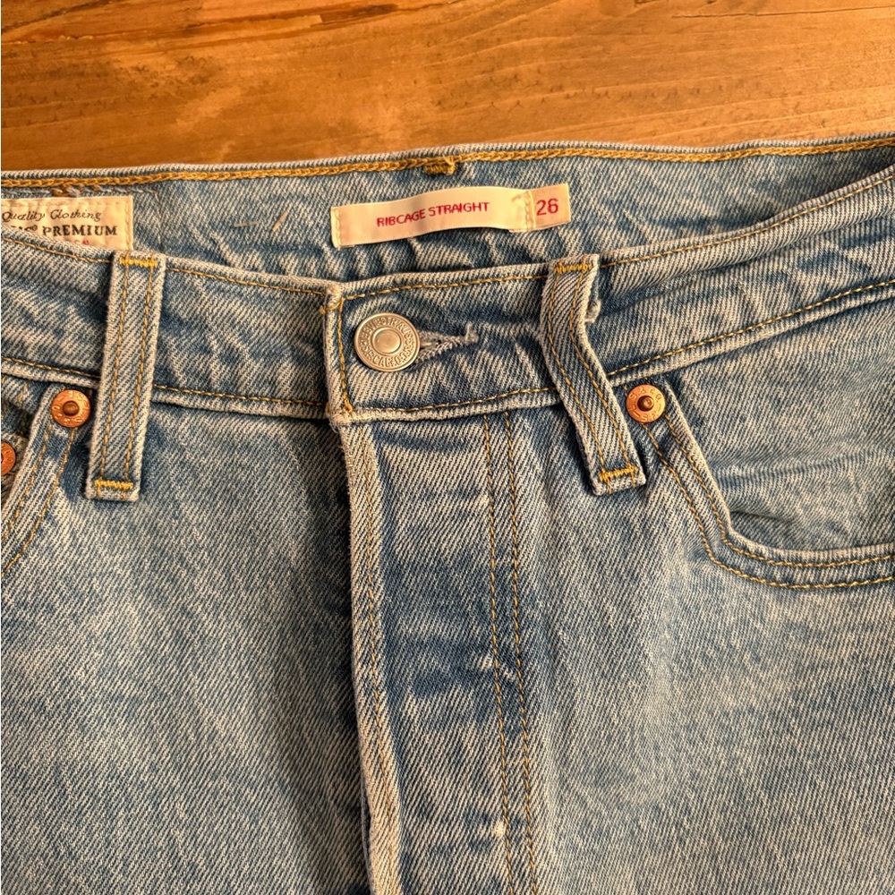 Levi’s Ribcage Straight - Picture 7 of 7